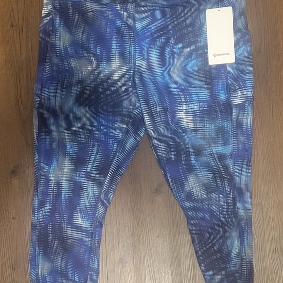 Lululemon Invigotate HD Crop - Picture 2 of 4